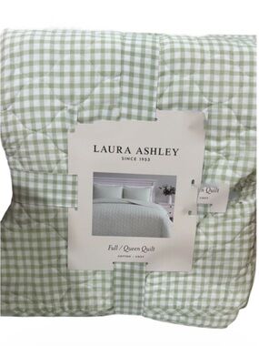 Laura Ashley Green and White Checkered Cotton Quilt 104”x96”